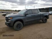 ✅ 2019 Chevrolet Silverado 1500 Custom Trail Boss • VIN: 3GCPYCEF8KG277550 • Lot: 75892394. Wystawiony na Copart z przebiegiem 59 404 mil. Bezpłatny archiwum sprzedaży aukcyjnych z USA i szczegółowy raport historii pojazdu na DreamBid. Zdjęcie 1.