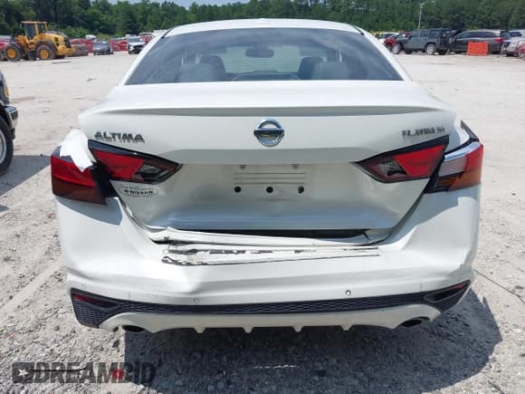 ✅ 2019 Nissan Altima Platinum • VIN: 1N4BL4FV4KC205015 • Lot: 42399281. Wystawiony na IAAI z przebiegiem 101 620 mil. Bezpłatny archiwum sprzedaży aukcyjnych z USA i szczegółowy raport historii pojazdu na DreamBid. Zdjęcie 6.