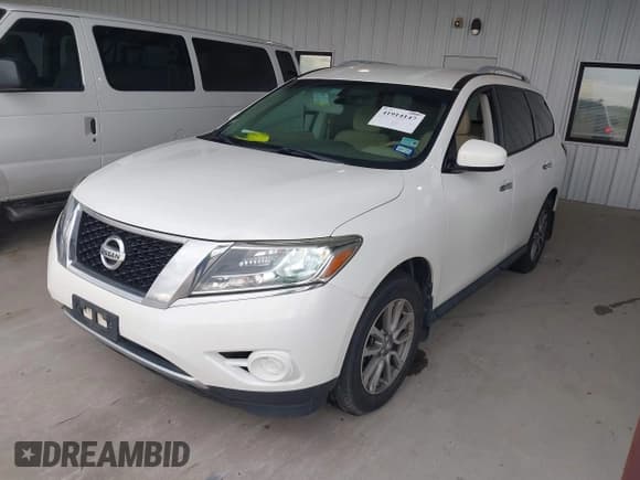 ✅ 2014 Nissan Pathfinder SV • VIN: 5N1AR2MN4EC716333 • Lot: 41914147. Listed on IAAI with 159,987 mi. Free auction sales archive from the USA and detailed vehicle history report at DreamBid. Image 2.