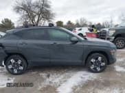 ✅ 2024 Hyundai Kona SEL • VIN: KM8HBCAB4RU104684 • Лот: 41354883. Опубликован ранее на IAAI с пробегом 5 122 миль. Бесплатный доступ к архиву аукционных продаж из США и подробный отчёт об истории автомобиля на DreamBid. Изображение 13.