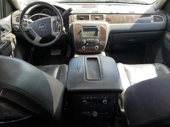 ✅ 2011 GMC Yukon XL Denali • VIN: 1GKS2MEF1BR398071 • Lot: 56171705. Wystawiony na Copart z przebiegiem 163 775 mil. Bezpłatny archiwum sprzedaży aukcyjnych z USA i szczegółowy raport historii pojazdu na DreamBid. Zdjęcie 8.