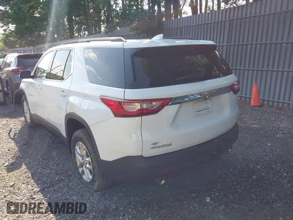 ✅ 2020 Chevrolet Traverse LT Cloth • VIN: 1GNERGKW5LJ327327 • Лот: 42955066. Опубликован ранее на IAAI с пробегом 61 624 миль. Бесплатный доступ к архиву аукционных продаж из США и подробный отчёт об истории автомобиля на DreamBid. Изображение 3.