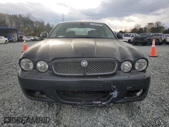 ✅ 2008 Jaguar XJ 8 LWB • VIN: SAJWA79B48SH24833 • Lot: 81923524. Wystawiony na Copart z przebiegiem 141 113 mil. Bezpłatny archiwum sprzedaży aukcyjnych z USA i szczegółowy raport historii pojazdu na DreamBid. Zdjęcie 5.
