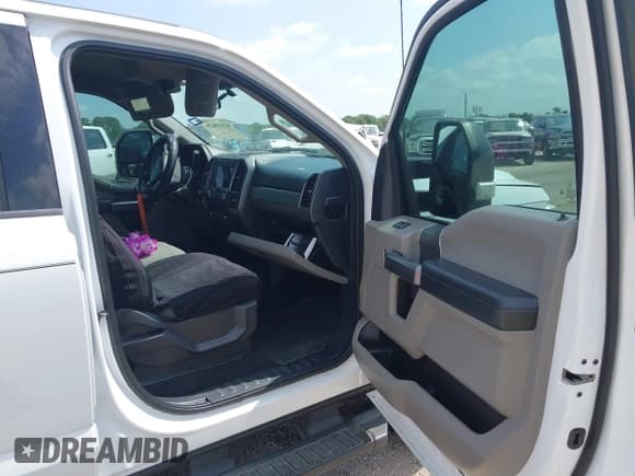 ✅ 2022 Ford F-250 XL • VIN: 1FT7W2BN8NEG39769 • Lot: 42538634. Wystawiony na IAAI z przebiegiem 75 003 mil. Bezpłatny archiwum sprzedaży aukcyjnych z USA i szczegółowy raport historii pojazdu na DreamBid. Zdjęcie 5.