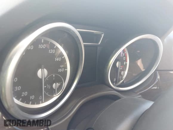 ✅ 2014 Mercedes-Benz M 350 • VIN: 4JGDA5JBXEA279725 • Lot: 42830932. Wystawiony na IAAI z przebiegiem Nie podano. Bezpłatny archiwum sprzedaży aukcyjnych z USA i szczegółowy raport historii pojazdu na DreamBid. Zdjęcie 7.