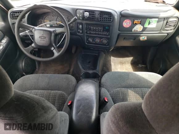 2000 Chevrolet Blazer LT with VIN 1GNDT13W5Y2220272, listed as a Copart auction lot 71961315 with 199,975 mi miles and Salvage title. Bid and sale history available at DreamBid. Image 8.