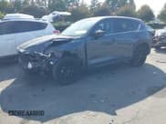 ✅ 2023 Mazda CX-5 S Carbon Edition • VIN: JM3KFBCM6P0252838 • Lot: 43248566. Wystawiony na IAAI z przebiegiem 37 599 mil. Bezpłatny archiwum sprzedaży aukcyjnych z USA i szczegółowy raport historii pojazdu na DreamBid. Zdjęcie 2.