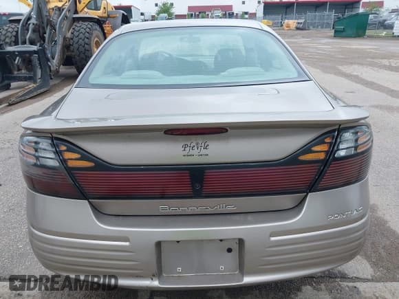 ✅ 2004 Pontiac Bonneville SE • VIN: 1G2HX52KX4U189902 • Lot: 42767942. Wystawiony na IAAI z przebiegiem 158 687 mil. Bezpłatny archiwum sprzedaży aukcyjnych z USA i szczegółowy raport historii pojazdu na DreamBid. Zdjęcie 16.