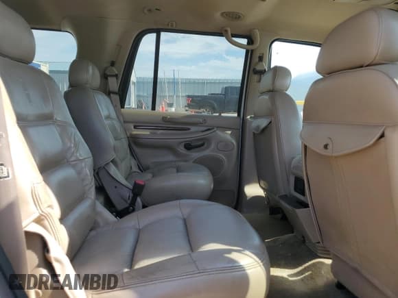 ✅ 2000 Lincoln Navigator • VIN: 5LMPU28A0YLJ06186 • Лот: 60415334. Опубликован ранее на Copart с пробегом Не указан. Бесплатный доступ к архиву аукционных продаж из США и подробный отчёт об истории автомобиля на DreamBid. Изображение 12.