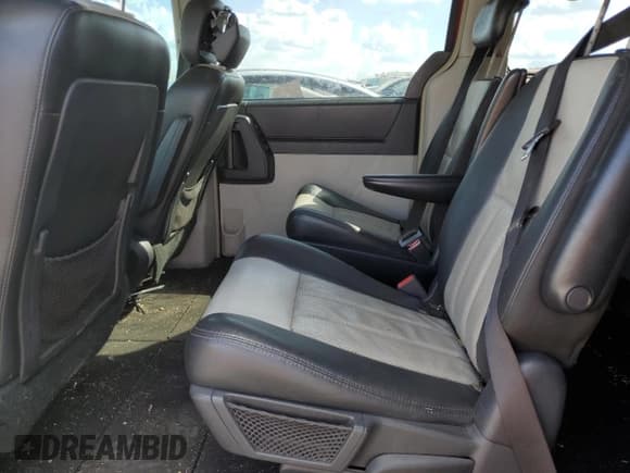 ✅ 2010 Chrysler Town & Country Touring Plus • VIN: 2A4RR8DX0AR321024 • Lot: 84940225. Wystawiony na Copart z przebiegiem 246 813 mil. Bezpłatny archiwum sprzedaży aukcyjnych z USA i szczegółowy raport historii pojazdu na DreamBid. Zdjęcie 11.