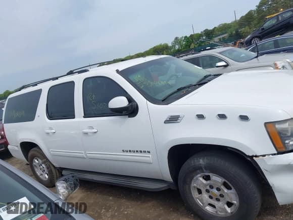 ✅ 2010 Chevrolet Suburban LT • VIN: 1GNUKJE31AR158534 • Lot: 42250669. Listed on IAAI with Not provided. Free auction sales archive from the USA and detailed vehicle history report at DreamBid. Image 12.