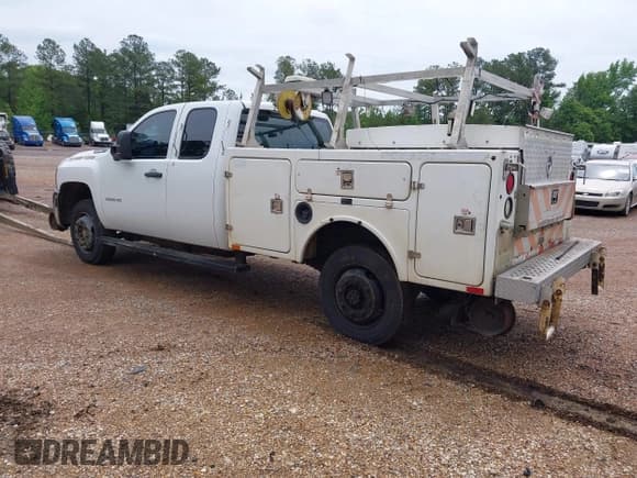 ✅ 2010 Chevrolet Silverado 3500HD • VIN: 1GB5KZBK7AZ252039 • Lot: 42203910. Listed on IAAI with 379,973 mi. Free auction sales archive from the USA and detailed vehicle history report at DreamBid. Image 3.