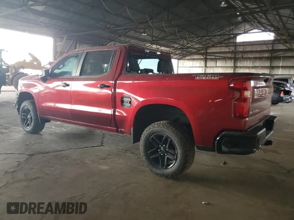 ✅ 2021 Chevrolet Silverado 1500 LT Trail Boss • VIN: 3GCPYFED3MG446523 • Lot: 63652544. Wystawiony na Copart z przebiegiem 40 777 mil. Bezpłatny archiwum sprzedaży aukcyjnych z USA i szczegółowy raport historii pojazdu na DreamBid. Zdjęcie 2.