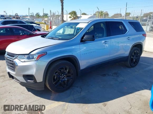 ✅ 2019 Chevrolet Traverse LS • VIN: 1GNERFKW2KJ140426 • Lot: 43449576. Wystawiony na IAAI z przebiegiem 147 217 mil. Bezpłatny archiwum sprzedaży aukcyjnych z USA i szczegółowy raport historii pojazdu na DreamBid. Zdjęcie 2.