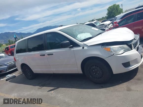 ✅ 2012 Volkswagen Routan S • VIN: 2C4RVAAGXCR120327 • Lot: 42555380. Listed on IAAI with 136,120 mi. Free auction sales archive from the USA and detailed vehicle history report at DreamBid. Image 12.
