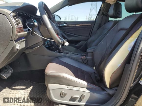 ✅ 2022 Volkswagen Jetta Autobahn • VIN: 3VW2T7BUXNM002834 • Lot: 53954495. Listed on Copart with 115,176 mi. Free auction sales archive from the USA and detailed vehicle history report at DreamBid. Image 7.