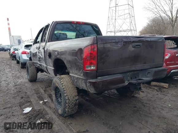 2005 Dodge 3500 SLT z VIN 3D7LS38C95G829634, wystawiony jako IAAI lot #41478684 z przebiegiem 173 801 mil mil oraz . Historia ofert i sprzedaży dostępna na DreamBid. Obrazek 3.