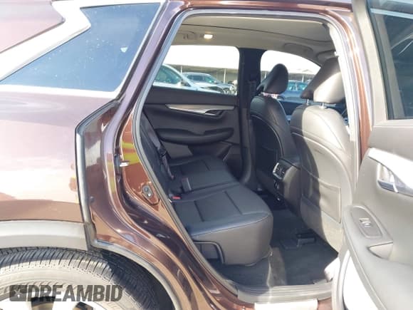 ✅ 2020 Infiniti QX50 Essential • VIN: 3PCAJ5M35LF117582 • Lot: 41430515. Wystawiony na IAAI z przebiegiem 43 578 mil. Bezpłatny archiwum sprzedaży aukcyjnych z USA i szczegółowy raport historii pojazdu na DreamBid. Zdjęcie 8.