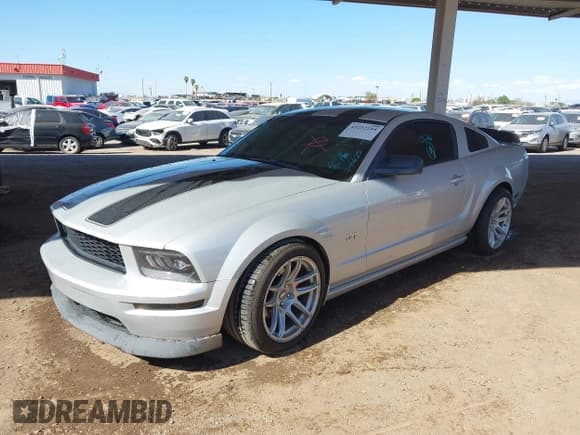 ✅ 2005 Ford Mustang GT Deluxe • VIN: 1ZVHT82H455177444 • Лот: 43232244. Опубликован ранее на IAAI с пробегом 183 258 миль. Бесплатный доступ к архиву аукционных продаж из США и подробный отчёт об истории автомобиля на DreamBid. Изображение 2.