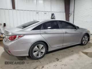 2013 Hyundai Sonata Limited с VIN KMHEC4A43DA080945, выставлен на аукционе Copart как лот 90450145 с пробегом 160 917 миль миль и Чистый • Clean title. История ставок и продаж доступна на DreamBid. Изображение 3.