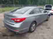 2016 Hyundai Sonata 2.4L z VIN 5NPE24AF7GH385936, wystawiony jako IAAI lot #42440665 z przebiegiem 121 555 mil mil oraz . Historia ofert i sprzedaży dostępna na DreamBid. Obrazek 4.