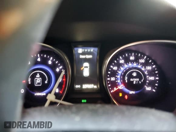 ✅ 2015 Hyundai Santa Fe • VIN: 5XYZW4LA0FG268728 • Lot: 92848595. Listed on Copart with 109,507 mi. Free auction sales archive from the USA and detailed vehicle history report at DreamBid. Image 9.