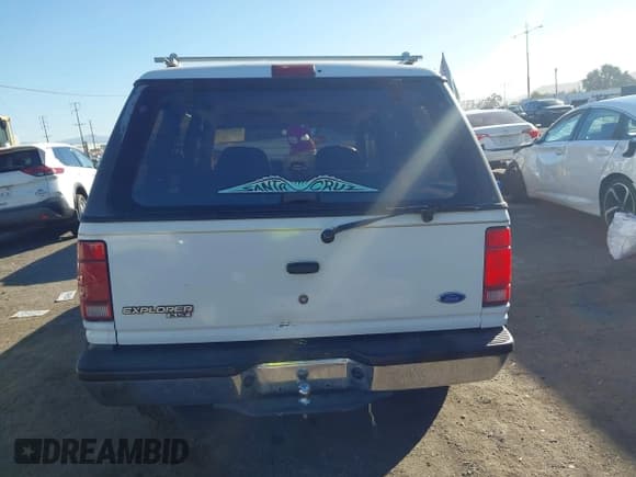 ✅ 1994 Ford Explorer Eddie Bauer • VIN: 1FMDU32X9RUE24487 • Lot: 43663593. Listed on IAAI with 256,903 mi. Free auction sales archive from the USA and detailed vehicle history report at DreamBid. Image 15.
