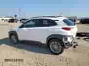 2021 Hyundai Kona SEL z VIN KM8K2CAA1MU752053, wystawiony jako Copart lot #69663785 z przebiegiem 51 903 mil mil oraz Czysty tytuł • Clean title. Historia ofert i sprzedaży dostępna na DreamBid. Obrazek 2.