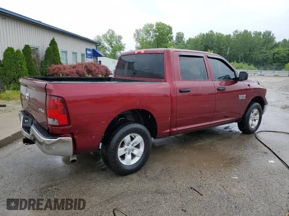 2018 Ram 1500 Express z VIN 1C6RR7KG2JS142685, wystawiony jako Copart lot #52953745 z przebiegiem 192 813 mil mil oraz Nie do naprawy • Non repairable. Historia ofert i sprzedaży dostępna na DreamBid. Obrazek 3.