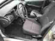 2005 Dodge Neon SXT z VIN 1B3ES56C25D256947, wystawiony jako Copart lot #55819975 z przebiegiem 110 865 mil mil oraz Szkoda całkowita • Salvage title. Historia ofert i sprzedaży dostępna na DreamBid. Obrazek 7.