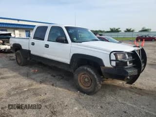✅ 2004 Chevrolet Silverado 2500 LS • VIN: 1GCGK23U54F156878 • Lot: 64216805. Wystawiony na Copart z przebiegiem 202 263 mil. Bezpłatny archiwum sprzedaży aukcyjnych z USA i szczegółowy raport historii pojazdu na DreamBid. Zdjęcie 4.