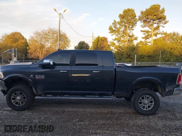 ✅ 2015 Ram 2500 Laramie • VIN: 3C6UR5NL4FG577780 • Lot: 43510612. Wystawiony na IAAI z przebiegiem 180 058 mil. Bezpłatny archiwum sprzedaży aukcyjnych z USA i szczegółowy raport historii pojazdu na DreamBid. Zdjęcie 15.
