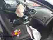 2015 Chevrolet Cruze LT z VIN 1G1PC5SB7F7269798, wystawiony jako IAAI lot #42601286 z przebiegiem Nie podano mil oraz . Historia ofert i sprzedaży dostępna na DreamBid. Obrazek 5.