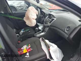 2015 Chevrolet Cruze LT z VIN 1G1PC5SB7F7269798, wystawiony jako IAAI lot #42601286 z przebiegiem Nie podano mil oraz . Historia ofert i sprzedaży dostępna na DreamBid. Obrazek 5.