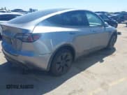 ✅ 2024 Tesla Model Y Long Range • VIN: 7SAYGAEE3RF153644 • Lot: 41932624. Wystawiony na IAAI z przebiegiem Nie podano. Bezpłatny archiwum sprzedaży aukcyjnych z USA i szczegółowy raport historii pojazdu na DreamBid. Zdjęcie 4.