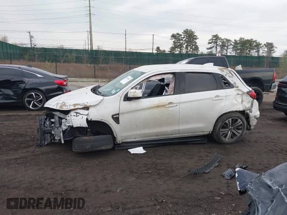 2020 Mitsubishi Outlander ES с VIN JA4AR3AUXLU027372, выставлен на аукционе IAAI как лот 42047081 с пробегом Не указан миль и . История ставок и продаж доступна на DreamBid. Изображение 14.