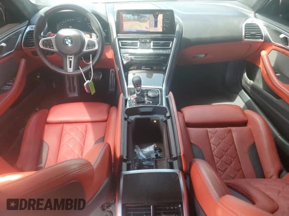 ✅ 2023 BMW M8 Competition • VIN: WBSGV0C00PCK98451 • Lot: 68269445. Wystawiony na Copart z przebiegiem 22 695 mil. Bezpłatny archiwum sprzedaży aukcyjnych z USA i szczegółowy raport historii pojazdu na DreamBid. Zdjęcie 8.