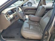 ✅ 2005 Mercury Grand Marquis GS • VIN: 2MEFM74W75X646293 • Lot: 67956095. Wystawiony na Copart z przebiegiem 132 396 mil. Bezpłatny archiwum sprzedaży aukcyjnych z USA i szczegółowy raport historii pojazdu na DreamBid. Zdjęcie 7.