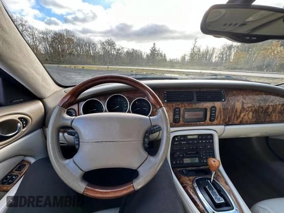 ✅ 2005 Jaguar XK XK8 • VIN: SAJDA42C852A42154 • Лот: 82352994. Опубликован ранее на Copart с пробегом 75 184 миль. Бесплатный доступ к архиву аукционных продаж из США и подробный отчёт об истории автомобиля на DreamBid. Изображение 9.