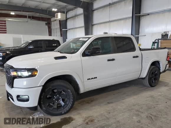 2025 Ram 1500 Big Horn с VIN 1C6RRFFG0SN518126, выставлен на аукционе Copart как лот 71592205 с пробегом 22 079 миль миль и Списание • Salvage title. История ставок и продаж доступна на DreamBid. Изображение 1.