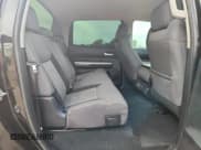 ✅ 2017 Toyota Tundra SR5 • VIN: 5TFEM5F19HX110166 • Lot: 89914345. Wystawiony na Copart z przebiegiem 191 859 mil. Bezpłatny archiwum sprzedaży aukcyjnych z USA i szczegółowy raport historii pojazdu na DreamBid. Zdjęcie 10.