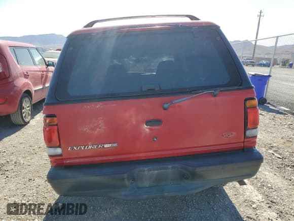 ✅ 1996 Ford Explorer Eddie Bauer • VIN: 1FMCU22X8TUA43114 • Lot: 59876404. Listed on Copart with 252,426 mi. Free auction sales archive from the USA and detailed vehicle history report at DreamBid. Image 6.