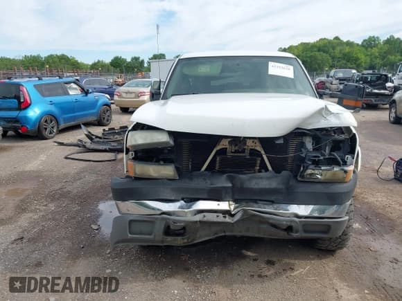 ✅ 2005 Chevrolet Silverado 2500HD LS • VIN: 1GCHK23285F930402 • Lot: 42322628. Wystawiony na IAAI z przebiegiem 218 392 mil. Bezpłatny archiwum sprzedaży aukcyjnych z USA i szczegółowy raport historii pojazdu na DreamBid. Zdjęcie 12.