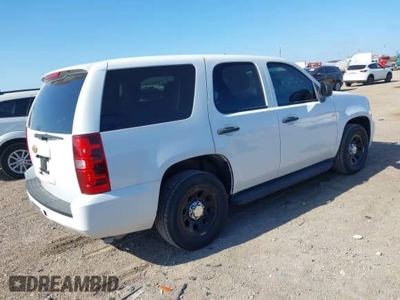 ✅ 2013 Chevrolet Tahoe Commercial • VIN: 1GNLC2E07DR239921 • Lot: 43121086. Wystawiony na IAAI z przebiegiem 116 427 mil. Bezpłatny archiwum sprzedaży aukcyjnych z USA i szczegółowy raport historii pojazdu na DreamBid. Zdjęcie 4.