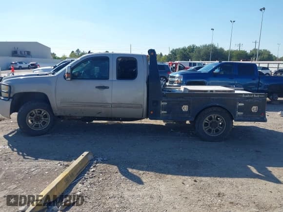 ✅ 2009 Chevrolet Silverado 2500HD • VIN: 1GCHC59K59E124924 • Лот: 43428375. Опубликован ранее на IAAI с пробегом 454 846 миль. Бесплатный доступ к архиву аукционных продаж из США и подробный отчёт об истории автомобиля на DreamBid. Изображение 13.