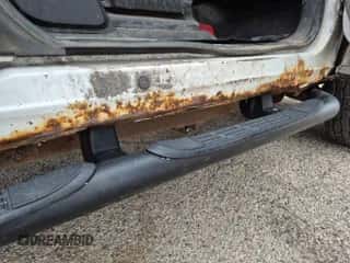 2010 Chevrolet Silverado 2500HD Work Truck z VIN 1GC5KVBG4AZ249969, wystawiony jako IAAI lot #43504360 z przebiegiem 161 240 mil mil oraz . Historia ofert i sprzedaży dostępna na DreamBid. Obrazek 1.