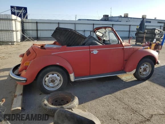 ✅ 1973 Volkswagen Beetle • VIN: 1532994213 • Lot: 72988214. Wystawiony na Copart z przebiegiem 2 600 mil. Bezpłatny archiwum sprzedaży aukcyjnych z USA i szczegółowy raport historii pojazdu na DreamBid. Zdjęcie 3.