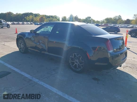 ✅ 2017 Chrysler 300 S • VIN: 2C3CCAGG7HH653725 • Lot: 43415042. Listed on IAAI with 107,816 mi. Free auction sales archive from the USA and detailed vehicle history report at DreamBid. Image 3.