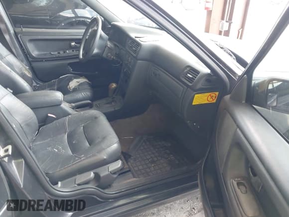 ✅ 1998 Volvo S70 • VIN: YV1LS5677W1488904 • Лот: 42889121. Опубликован ранее на IAAI с пробегом 213 278 миль. Бесплатный доступ к архиву аукционных продаж из США и подробный отчёт об истории автомобиля на DreamBid. Изображение 5.