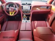 ✅ 2023 Bentley Bentayga V8 • VIN: SJAHT2ZVXPC019850 • Lot: 42813265. Wystawiony na Copart z przebiegiem 706 mil. Bezpłatny archiwum sprzedaży aukcyjnych z USA i szczegółowy raport historii pojazdu na DreamBid. Zdjęcie 8.